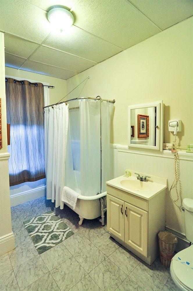 Beacon Inn 1087 Brookline Eksteriør bilde